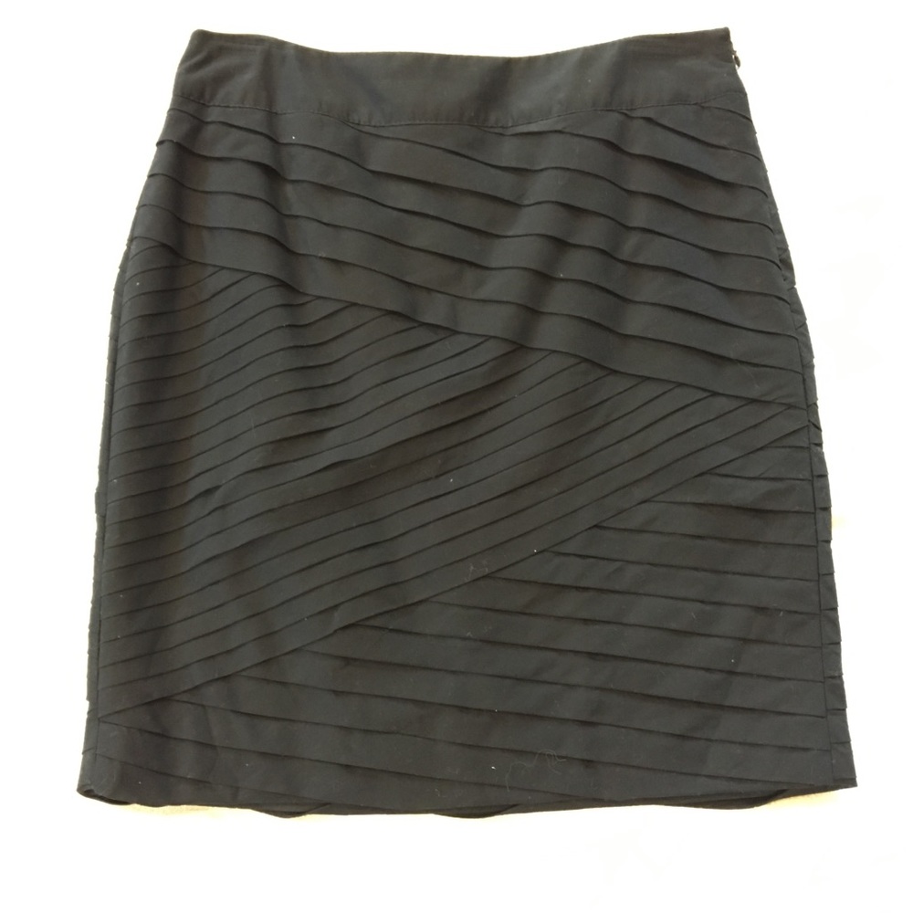 🦋 WHBM pleated side zip skirt🦋